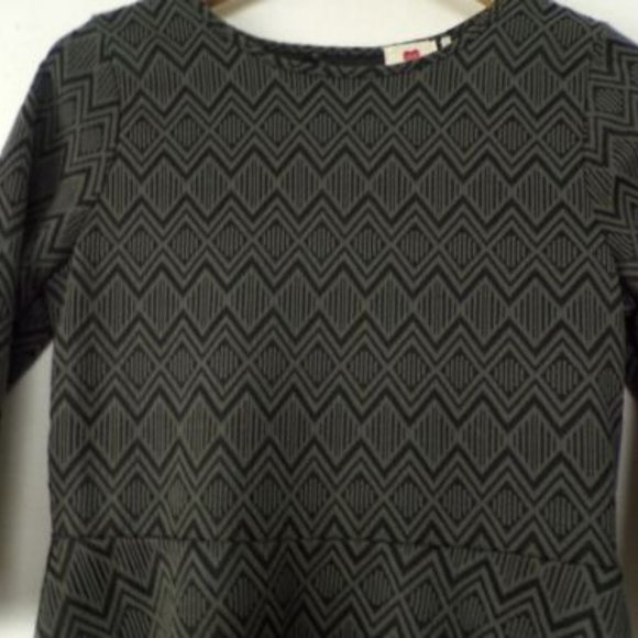 NWT ONE CLOTHING Black & Gray Zigzag Print Cutout Back Fitted Dress Size Large - Picture 2 of 5